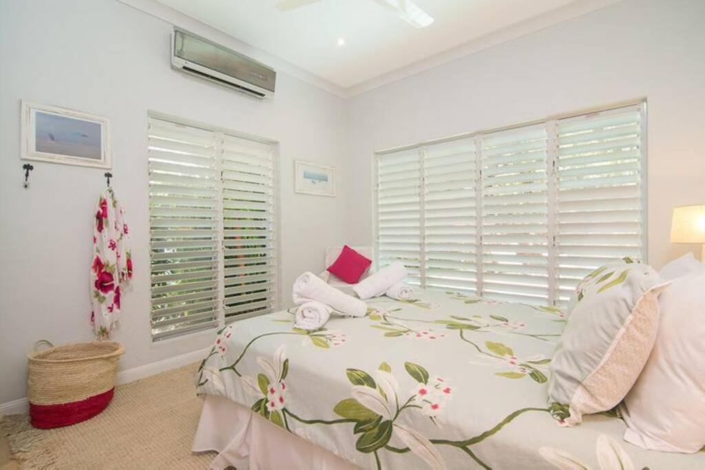 Beauty Tiny Walk To Sea Villa Port Douglas Exterior photo