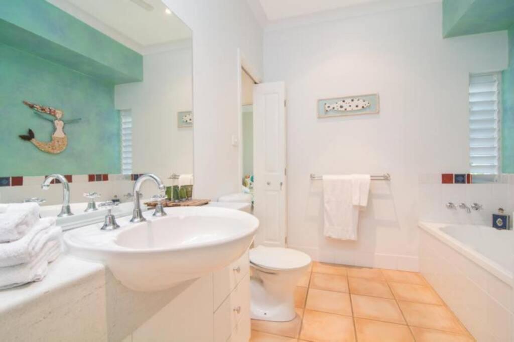 Beauty Tiny Walk To Sea Villa Port Douglas Exterior photo
