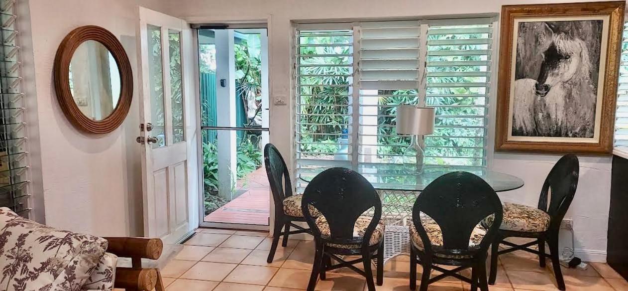 Beauty Tiny Walk To Sea Villa Port Douglas Exterior photo